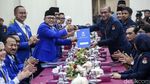 Momen Zulhas Daftar Bacaleg PAN ke KPU