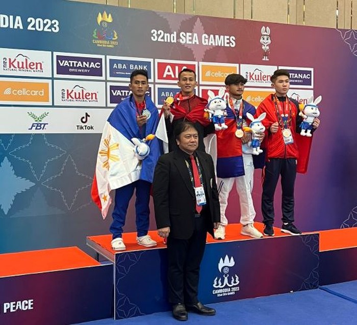 Mustakim, mahasiswa pesilat asal UNS raih medali emas di SEA Games 2023 Kamboja.