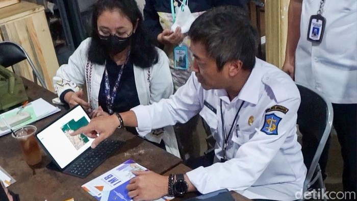 ngurus imb di balai rw surabaya