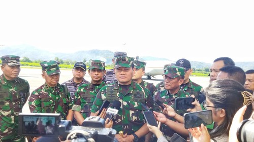 Panglima TNI Laksamana Yudo Margono memberi keterangan pers tentang pengamanan KTT ASEAN di Bandar Udara Komodo, Jumat (12/5/2023). (Ambrosius Ardin/detikBali)