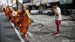 Perjuangan Puluhan Biksu Jalan Kaki dari Thailand ke Candi Borobudur