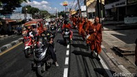 Perjalanan para biksu ini merupakan salah satu praktik dalam ajaran Buddha Gautama. (Pradita Utama/detikcom)