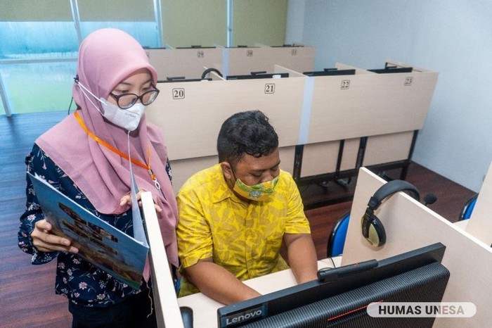 peserta disabilitas ikut utbk 2023 di unesa