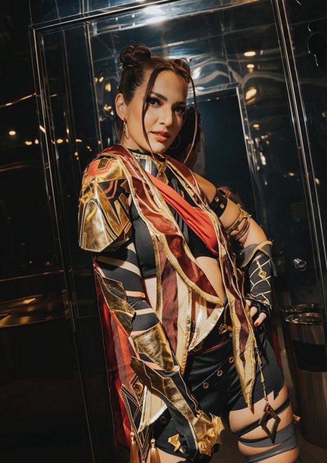 Nia Ramadhani tampil total cosplay menjadi Dehya, karakter di game Genshin Impact. Penampilan niatnya itu mendapat banyak pujian.Foto: dok. Instagram