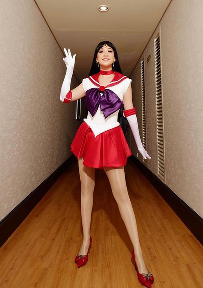 Bunga Citra Lestari tampil ala anggota di anime Sailor Moon. Ia tampil totalitas dengan kostum Sailor Mars. Foto: dok. Instagram