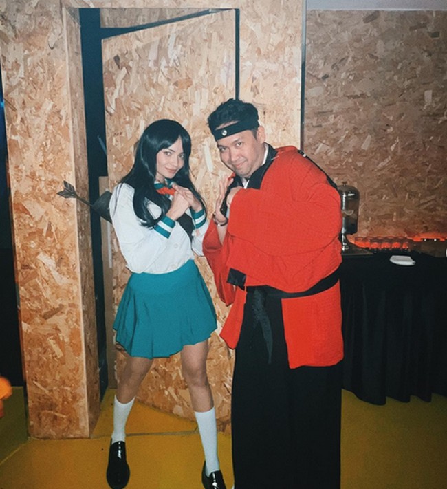Para tamu yang hadir pun mengikuti dress code yang telah ditentukan dengan tampilan cosplay. Enzy Storia tampil menjadi Inuyasha. Foto: dok. Instagram