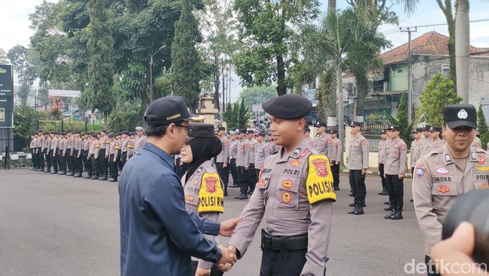 Polisi RW di Garut