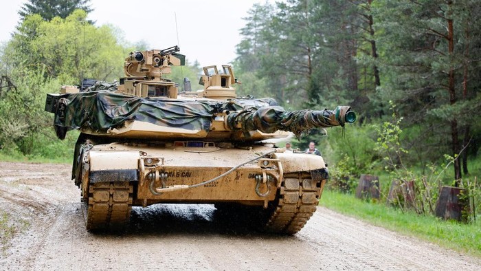 11 May 2023, Bavaria, Hohenfels: An American main battle tank of the latest type Abrams M1A2 SEP v3 stands on a path, during the US Army media day. Photo: Daniel Löb/dpa (Photo by Daniel Löb/picture alliance via Getty Images)