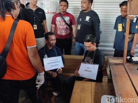 Prarekonstruksi kasus mutilasi bos depot air isi ulang di Jalan Mulawarman Raya, Tembalang, Semarang, Jumat (12/5/2023).