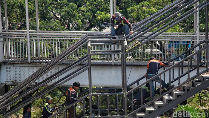 Progress Revitalisasi Halte Terintegrasi TransJakarta Manggarai Halte TransJakarta Manggarai kini tengah direvitalisasi. Penataan ini dilakukan agar para penumpang semakin nyaman.