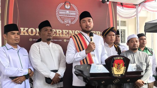 Muhammad Rifki Faraby saat konferensi pers di Kantor KPU NTB pada Jumat (12/5/2023).