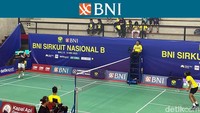 Ini adalah partai semifinal Raisya Affatunisa vs Aisyah Nur Melody Indah. Sengit, partai ini berakhir 21-13, 12-21, 21-13 buat kemenangan Raisya. Foto: Vidya P/detikcom