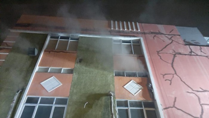 Ruko di central bisnis Jalan Tanjung Duren Utara I Blok C 14-15 RT. 008/002 Kelurahan Tanjung Duren Utara, Tanjung Duren, Jakbar, Kebakaran, Jumat (12/5/2023) dini hari