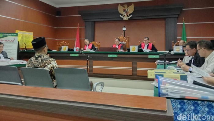 Sidang kasus dugaan korupsi PT Air Manado di PN Manado.