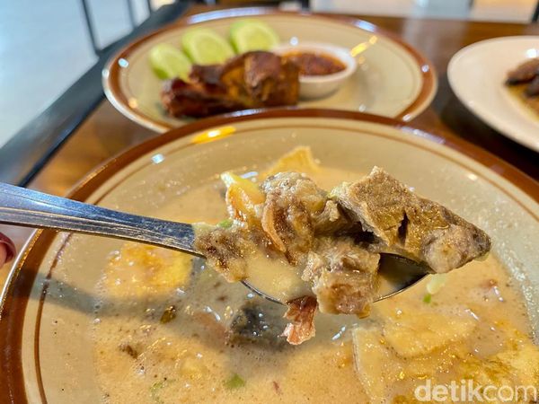 Gurih Hangat! Soto Betawi Kuah Susu Paling Legendaris di Pinangsia