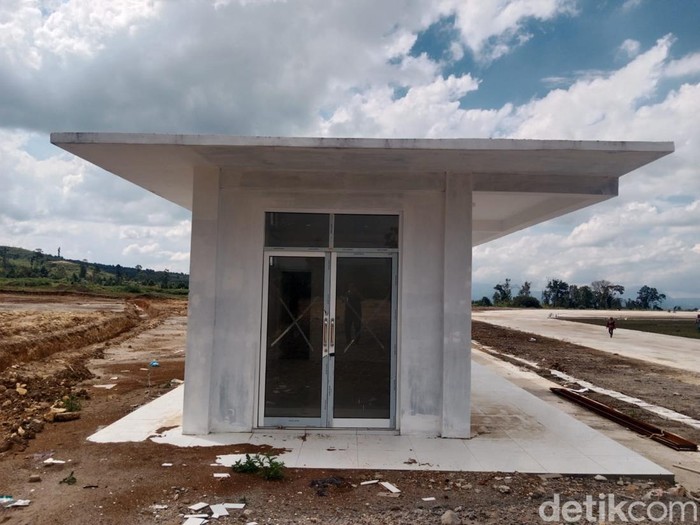 Stadion Siosar yang tidak bisa dipakai (Ahmad Arfah/detikSumut) Stadion Siosar yang tidak bisa dipakai (Ahmad Arfah/detikSumut)