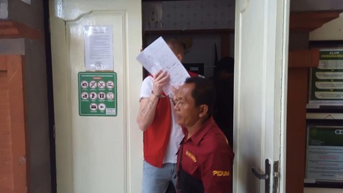 Stephen Michael Jamnitzky jadi pesakitan di PN Denpasar, Jumat (12/5/2023). (Aryo Mahendro/detikBali)