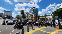 Sebagaimana diketahui, Kepala Unit Pengelola Sistem Pengendalian Lalu Lintas Dinas Perhubungan (Dishub) DKI Jakarta Emanuel Kristanto mengatakan pihaknya bekerja sama dengan Google Indonesia mewujudkan teknologi AI untuk mengurai kemacetan. Kecerdasan buatan itu akan diterapkan untuk menyesuaikan pengaturan lampu lalu lintas (traffic light) di persimpangan jalan.