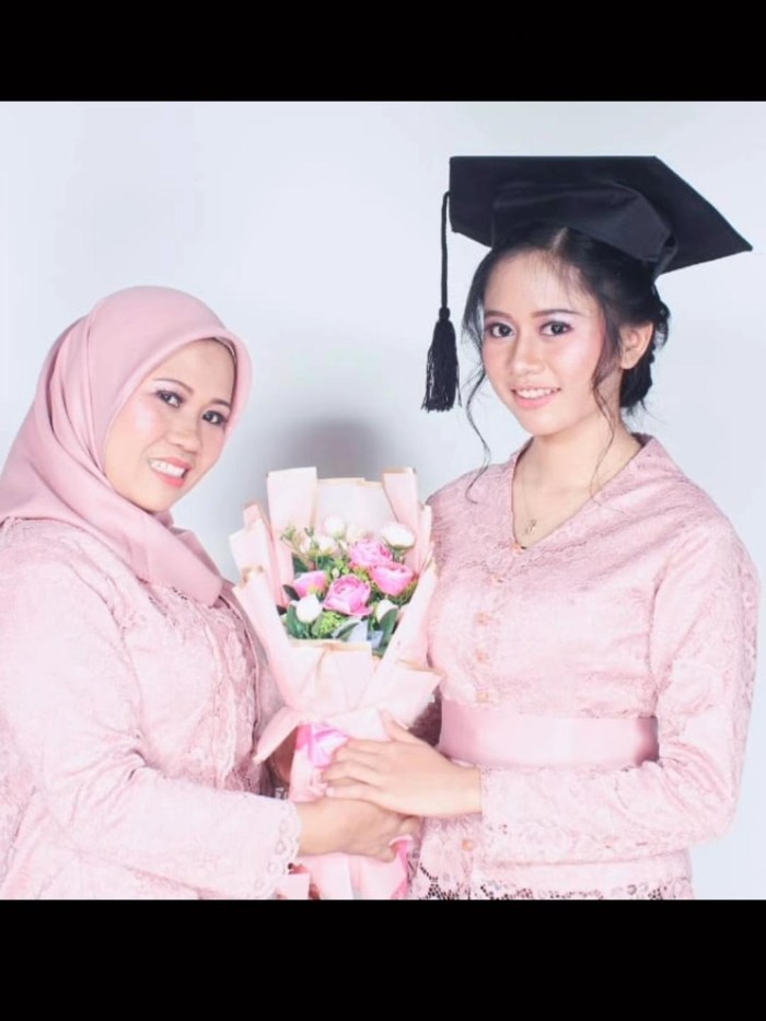 Suster Rini, pengasuh Rayyanza bersama putrinya.