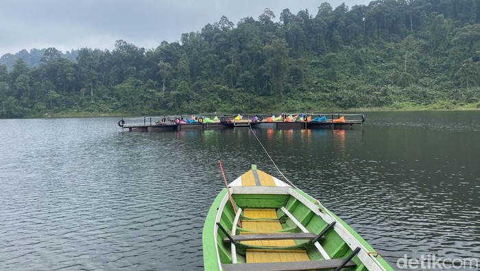 Tempat wisata Situ Gunung di Sukabumi.