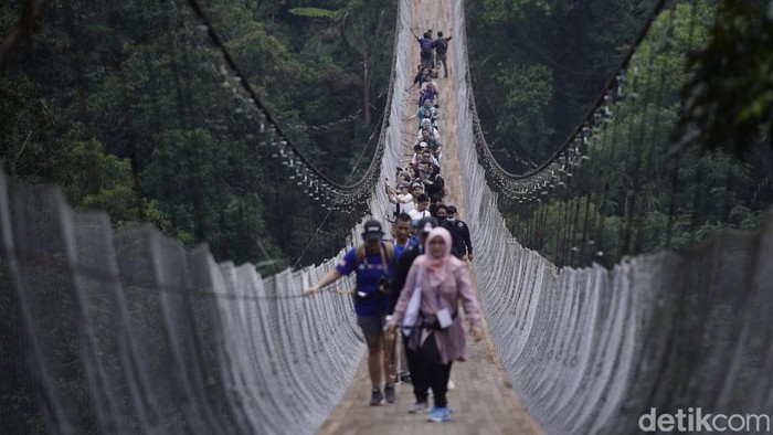 Tempat wisata Situ Gunung di Sukabumi.