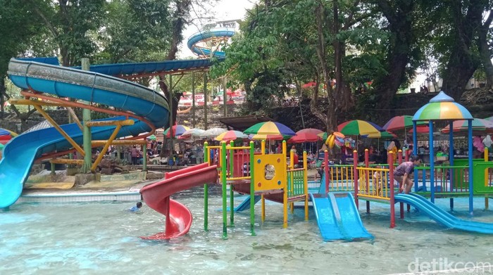 Wahana objek wisata objek wisata mata air Cokro (OMAC) di Kecamatan Tulung, Klaten. Foto diunggah Jumat (12/5/2023).