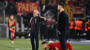 Foto: Jose Mourinho vs Xabi Alonso, Momen Sengit Guru Vs Murid
