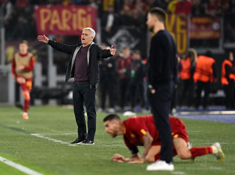 Foto: Jose Mourinho vs Xabi Alonso, Momen Sengit Guru Vs Murid