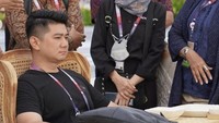 Terima kasih untuk Bapak Jokowi dan para panitia yang telah membuat Bajo menjadi tempat acara KTT ASEAN ke 42 dan juga semua team, venue, warga dan juga semua yang terlibat, tulis chef Arnold di Instagram.
