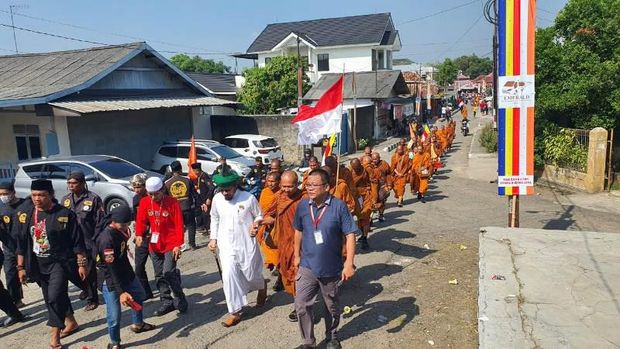 32 Biksu jalan kaki dari Thailand ke Candi Borobudur Magelang. Foto diunggah Sabtu (13/5/2023).