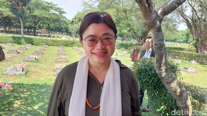 Acara tabur bunga di TPU Pondok Ranggon, peringatan tragedi Mei 1998. Ada Ketua Komnas Perempuan, Andy Yentriyani. 13 Mei 2023. (Rumondang Naibaho/detikcom)