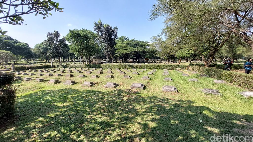 Acara tabur bunga di TPU Pondok Ranggon, peringatan tragedi Mei 1998. Ada Ketua Komnas Perempuan, Andy Yentriyani. 13 Mei 2023. (Rumondang Naibaho/detikcom)