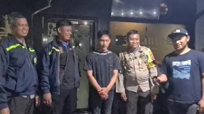 Ardiansyah alias Denis (18) ditangkap usai menikam pacar mantan kekasihnya di Makassar.