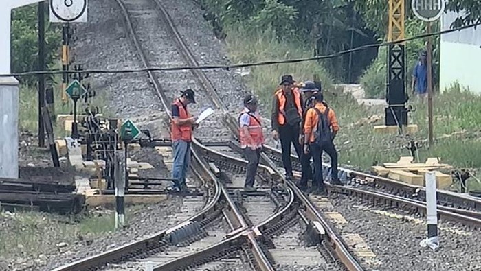 Bukti Chai Wenbo bekerja di lokasi rel kereta api