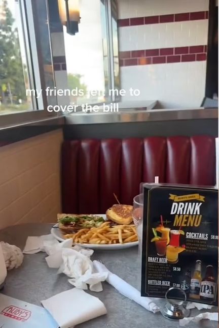 Sedih! Wanita Ini Ditinggal Sendirian Usai Makan Bersama Temannya