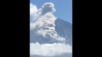 Gunung Semeru Dua Kali Erupsi, Luncurkan Awan Panas Guguran Sejauh 1,5 Km