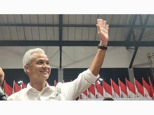 Ganjar Datang Acara Relawan Jokowi di Senayan, Diteriaki Presiden