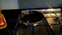 Beginilah potret lebih dekat kompor gas freestanding yang ada di dapur rumahnya. Dalam waktu bersamaan bisa digunakan untuk 4 kali masak. Foto: YouTube Jessica Mila