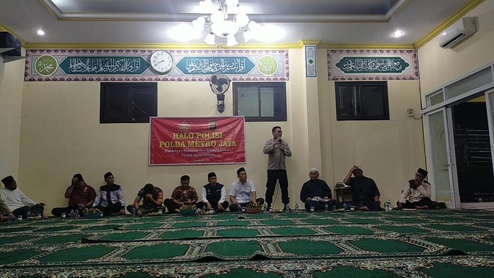 Kapolsek Pasar Minggu Kompol Rusit Malaka menggelar Halo Polisi.