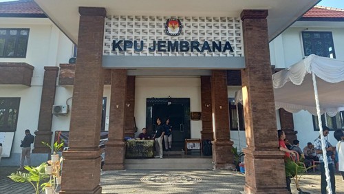 Kantor KPU Jembrana baru menerima separuh dari total jumlah parpol peserta pemilu, Sabtu (13/5/2023).