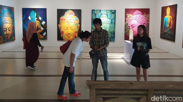 Lukisan karya Easting Medi yang dipamerkan di Limanjawi Art House Borobudur, Magelang, Rabu (10/5/2023).