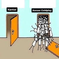 Pokoknya kalau nanti karyawan ada yang minta cuti tanggal 15 November pasti doi nonton konser Coldplay deh. Bisa-bisa karyawanmu nonton konser Coldplay berjamaah nih.. Foto: Twitter/@fermendkis