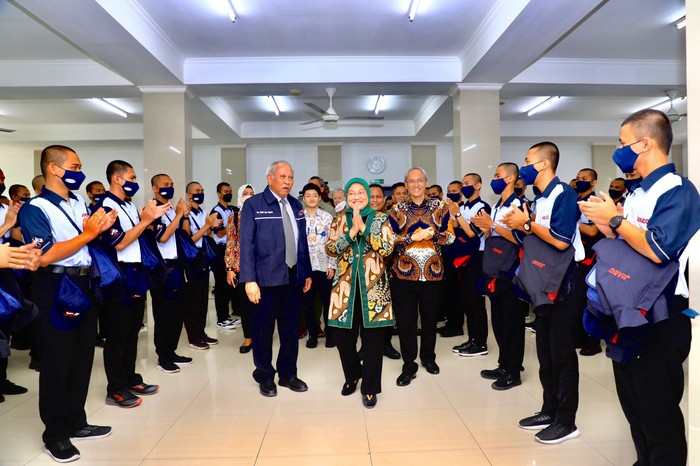 Menaker Lepas 348 Peserta Pemagangan ke Jepang