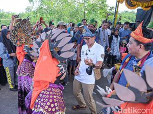 Sandiaga Kunjungi Desa Wisata Sungsang IV Banyuasin, Puji Tari Burung Migran