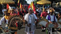 Dalam acara tersebut juga dimeriahkan dengan beberapa kesenian nusantara seperti tanjidor, ondel-ondel, barongsai, dan jatilan. Terlihat juga beberapa jemaat menggunakan baju daerah dari berbagai daerah.