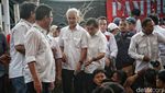 Momen Ganjar Sapa Mahasiswa di Pameran Foto 25 Tahun Reformasi