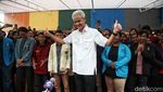 Momen Ganjar Sapa Mahasiswa di Pameran Foto 25 Tahun Reformasi