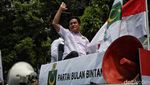 Momen Yusril Serahkan Bacaleg PBB ke KPU