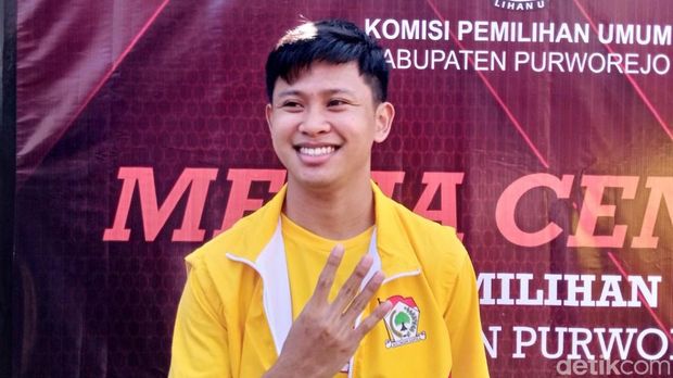 Muhammad Rafli Firmansyah bakal caleg termuda yang mendaftar ke KPU Purworejo, Sabtu (13/5/2023). Rafli merupakan mahasiswa semester 4 Universitas Diponegoro (Undip).