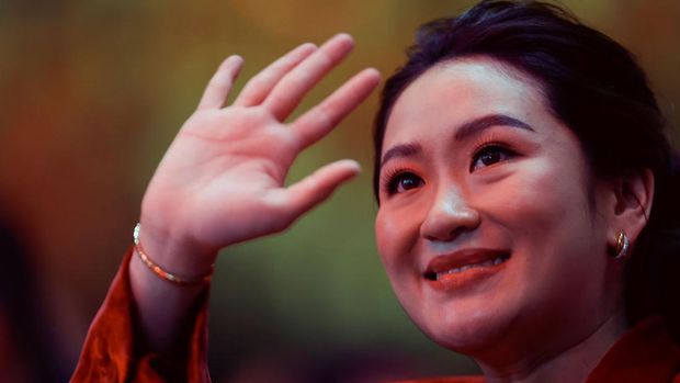 Pheu Thai's prime ministerial candidate Paetongtarn Shinawatra, daughter of former Prime Minister Thaksin Shinawatra gestures as she attends a major rally event ahead of the upcoming election, in Bangkok, Thailand, May 12, 2023. REUTERS/Jorge Silva